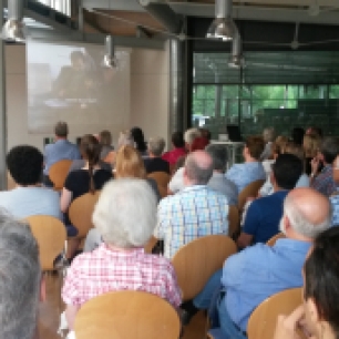 Knapp 70 Besucher kommen in die Bruckmühle, um den Film "Amal" zu sehen. Foto: cr